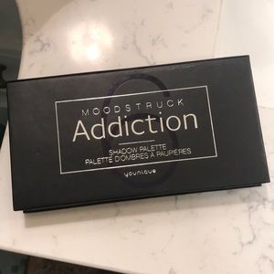 Younique Makeup - Younique Eye Shadow Palette Younique Makeup - Younique Eye Shadow Palette